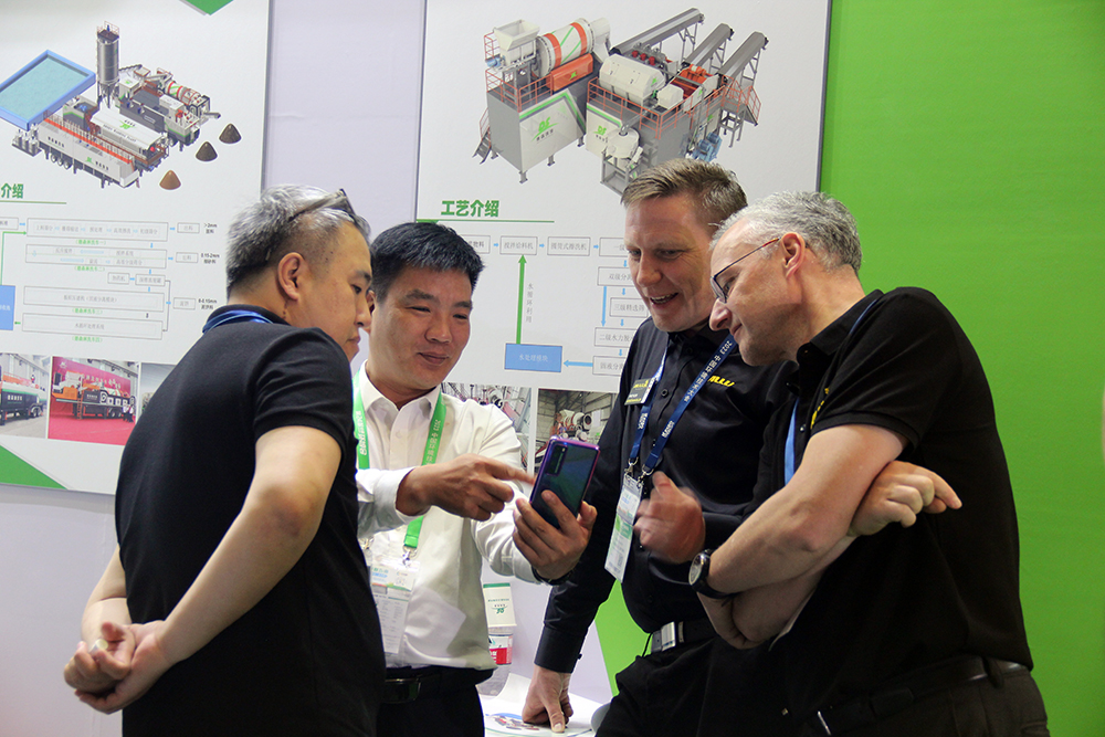 德森攜移動淋洗修復裝備亮相上海環(huán)博會