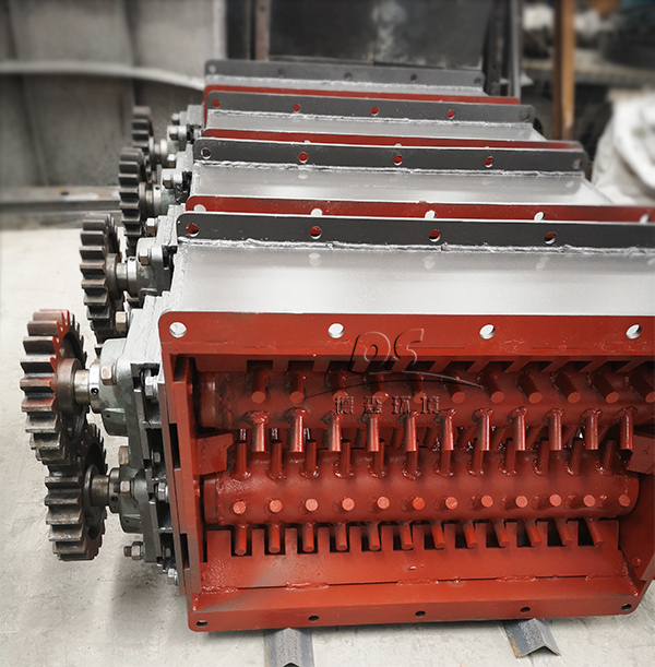 豎式燒結(jié)機(jī)的卸料裝置 豎式燒結(jié)機(jī)的卸料裝置